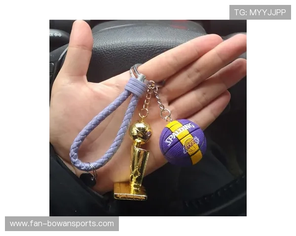 足球球星钥匙扣小清新风格设计 打造时尚运动与个性潮流完美融合